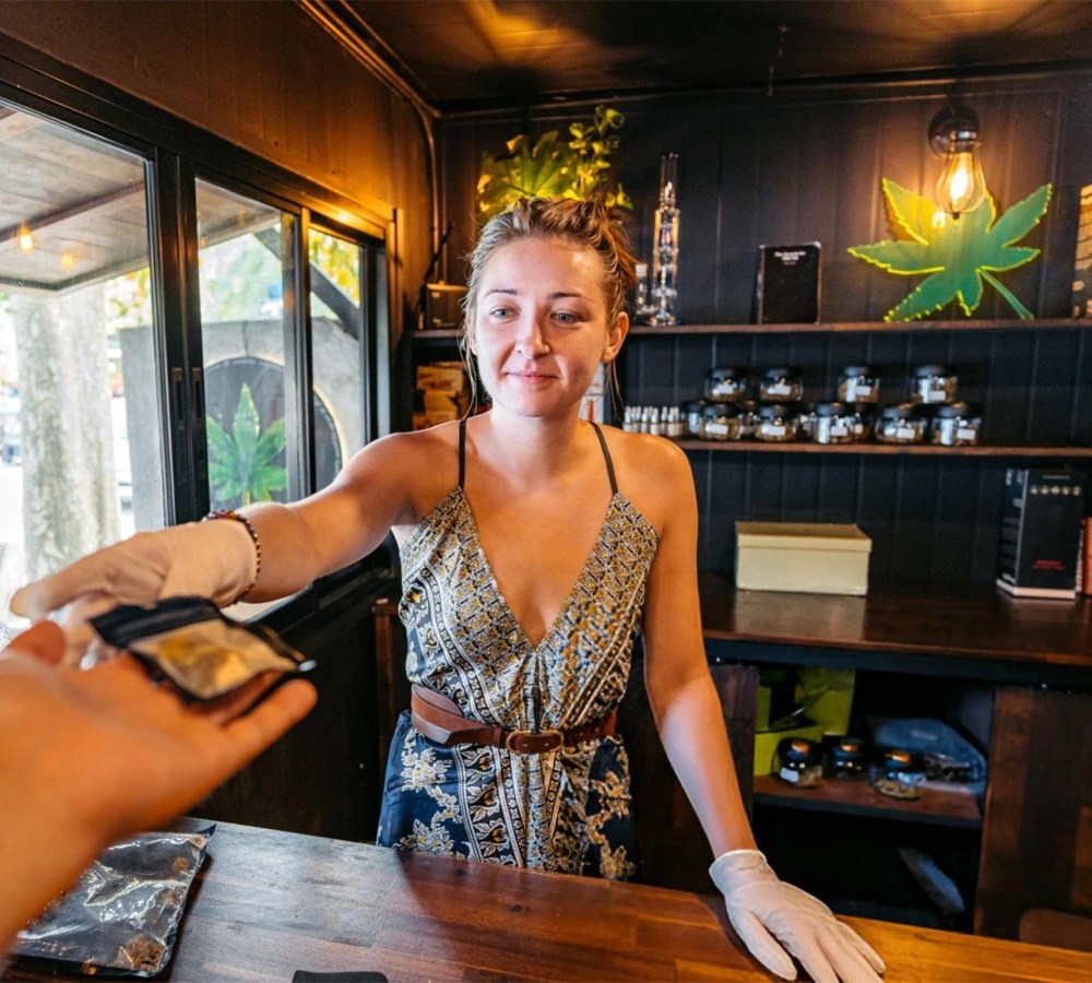 man-buying-medical-marijuana-in-oklahoma-dispensary-using-mmj-card